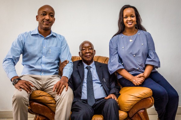 En David Mutananga, en Jean Baptiste Mutananga i la Josiane Mutananga En David Mutananga, en Jean Baptiste Mutananga i la Josiane Mutananga