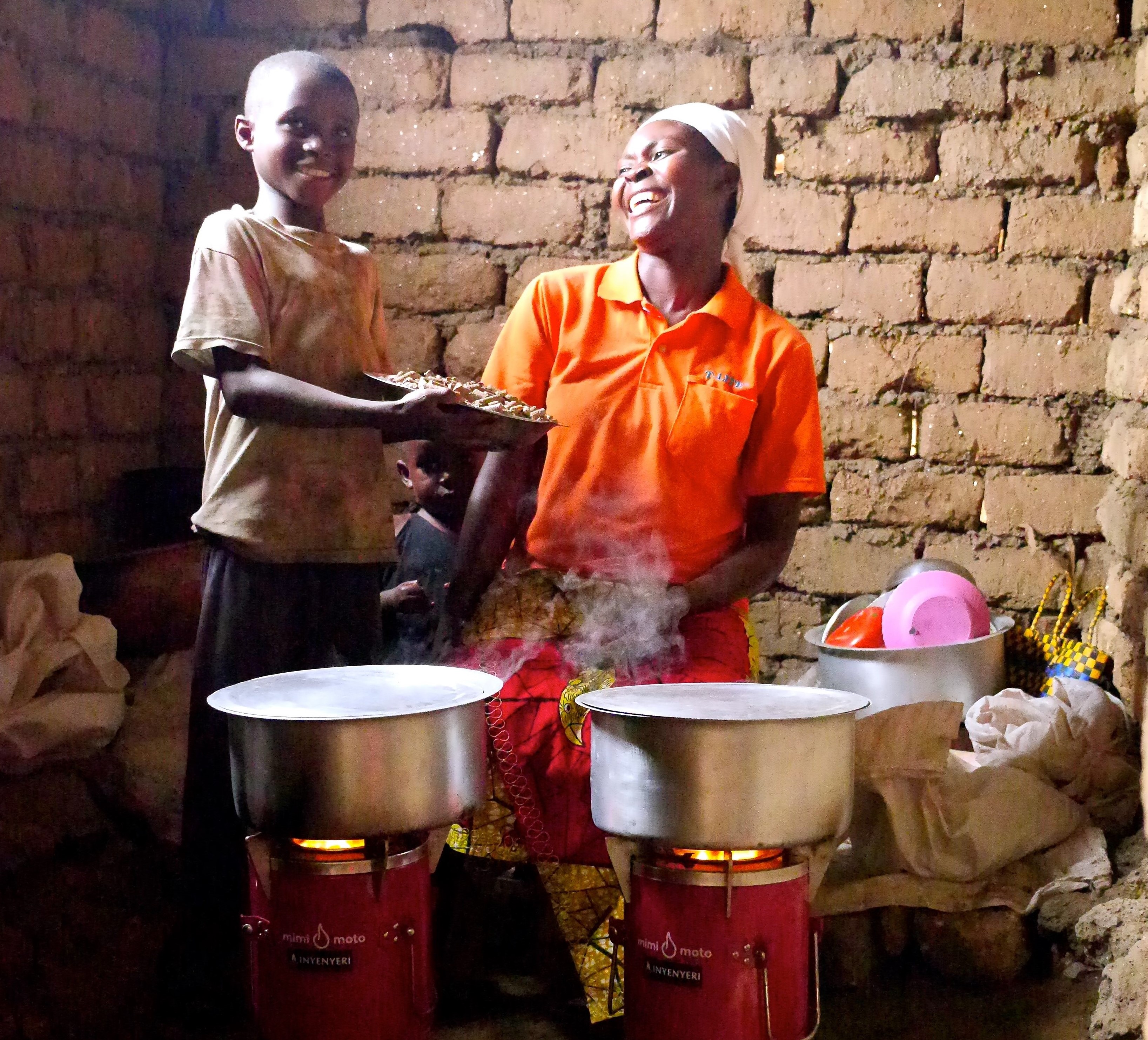 Inyenieri, cuina neta i sostenible de biomassa, finan&ccedil;ada per Oikocredit sota criteris de banca &egrave;tica