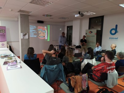 Athanas Matheka en la charla que impartió en Anesvad Athanas Matheka en la charla que impartió en Anesvad